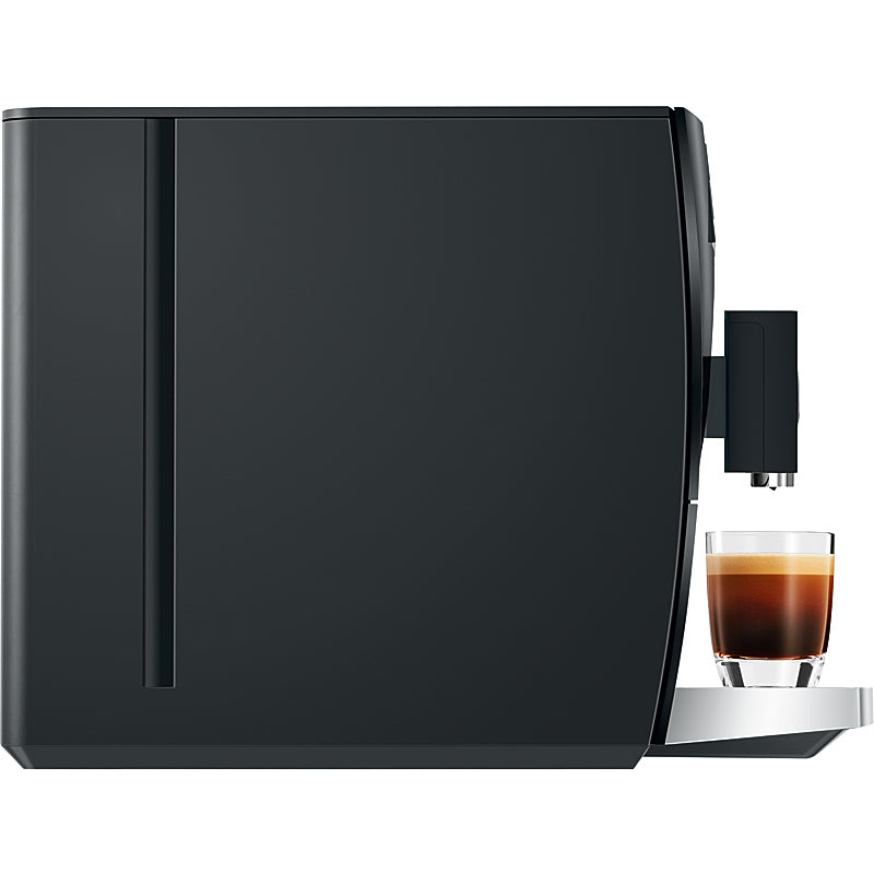 JURA C3 Kaffeevollautomat in Piano Black mit kompaktem Wellendesign