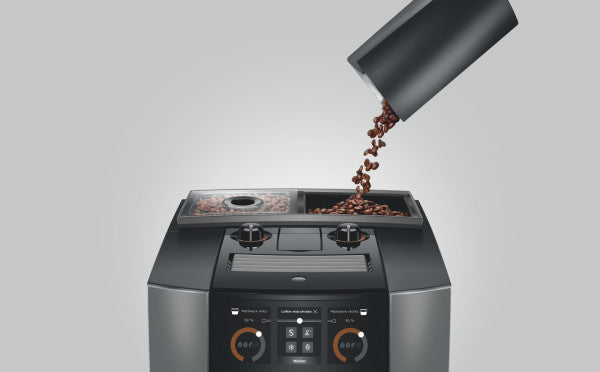 J10 twin Diamond Onyx Kaffeevollautomat mit 6,7 Zoll Panorama-Display und zwei Bohnenbehältern