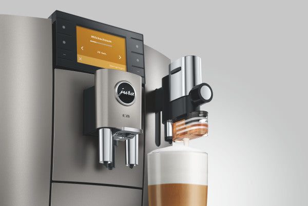 JURA E8 Midnight Silver Kaffeevollautomat mit Farbdisplay und Milchsystem