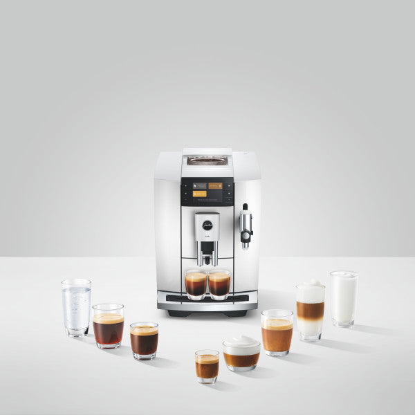 JURA E8 Piano White Kaffeevollautomat mit Farbdisplay und Tassenbeleuchtung
