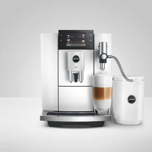 JURA E8 Piano White Kaffeevollautomat mit Farbdisplay und Tassenbeleuchtung