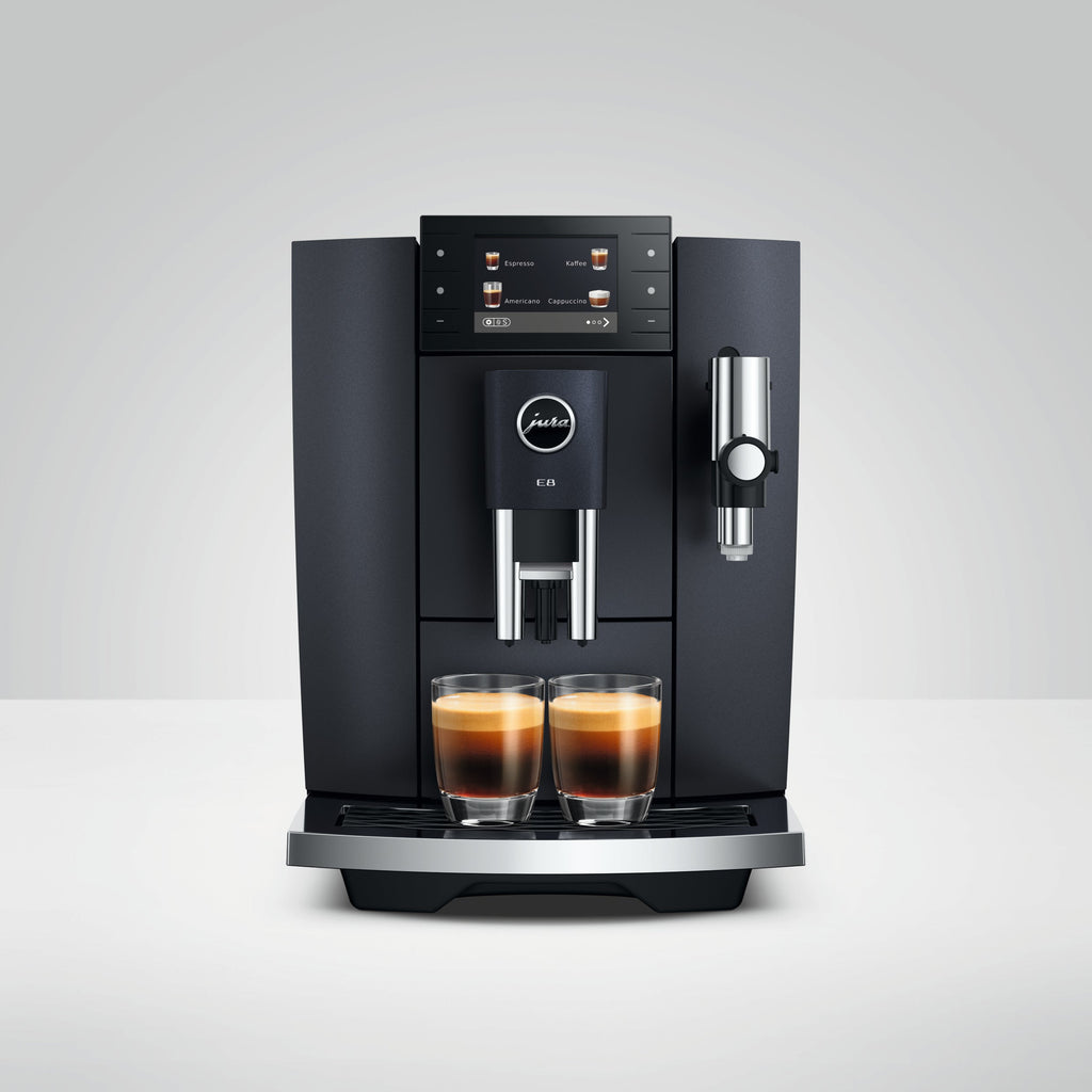 JURA E8 Cosmic Black Kaffeevollautomat mit Farbdisplay und Tassenbeleuchtung