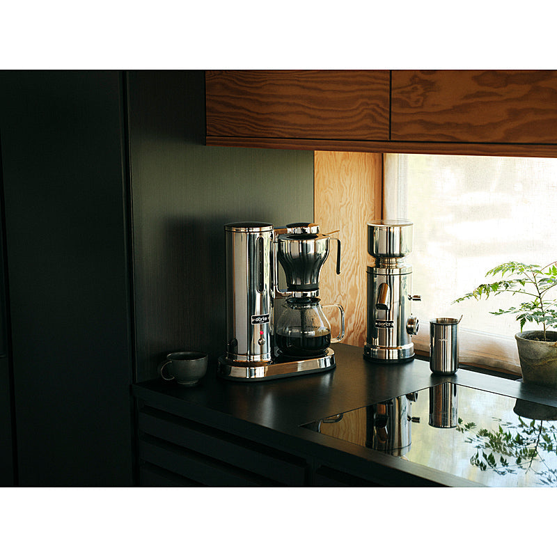Aarke Filterkaffeemaschine aus Edelstahl mit Glaskanne und minimalistischem Design