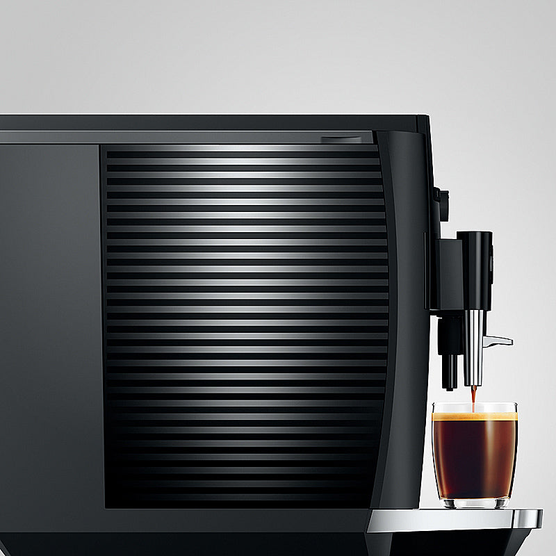 Jura E4 Piano Black Kaffeevollautomat mit Professional Aroma Grinder und Symbol-Display