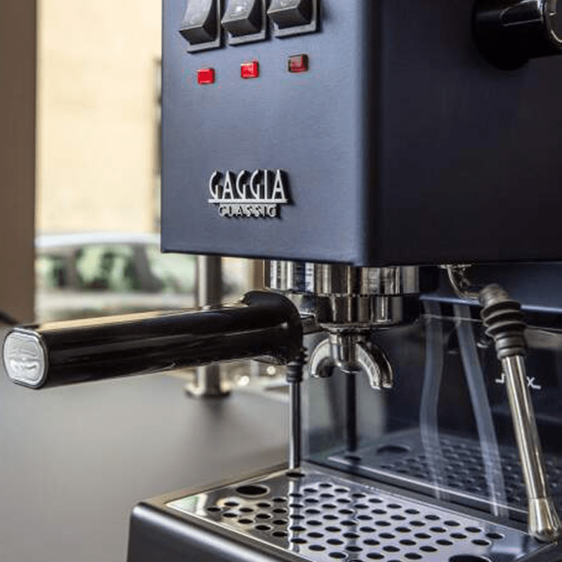 Gaggia Classic E24 Siebträgermaschine in gebürstetem Edelstahl mit 58mm-Siebträger