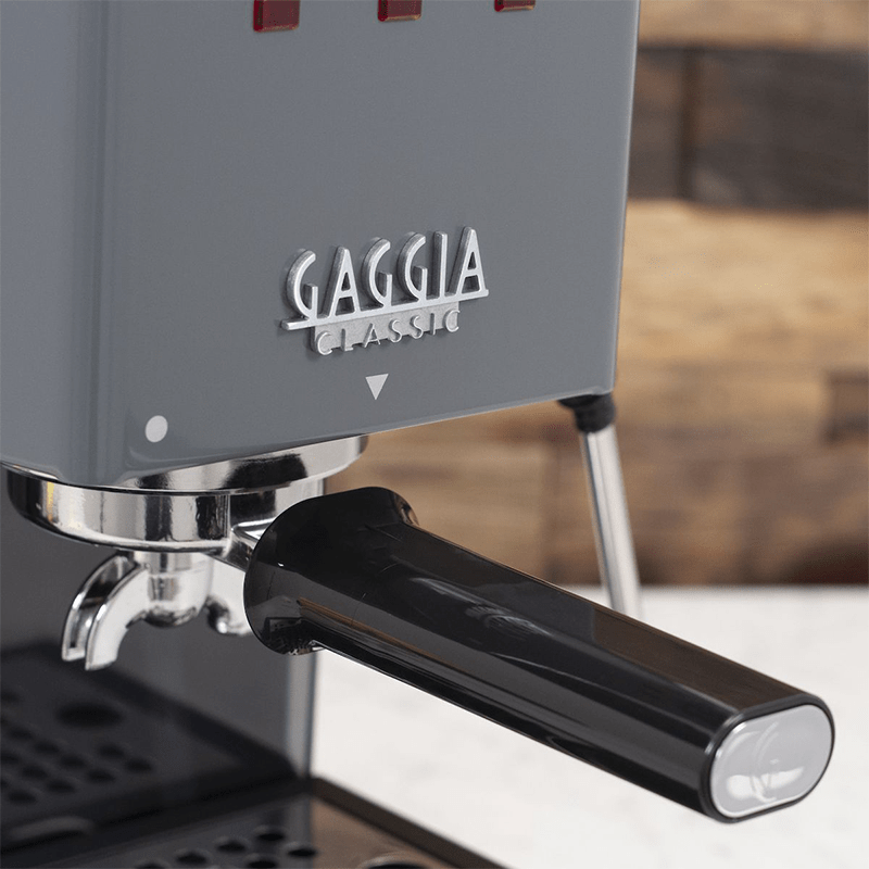 Gaggia Classic E24 Siebträgermaschine in gebürstetem Edelstahl mit 58mm-Siebträger