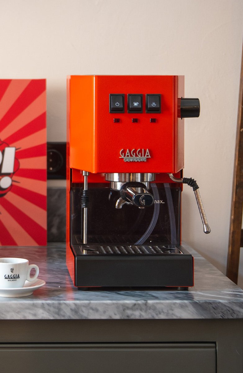 Gaggia Classic E24 Siebträgermaschine in gebürstetem Edelstahl mit 58mm-Siebträger