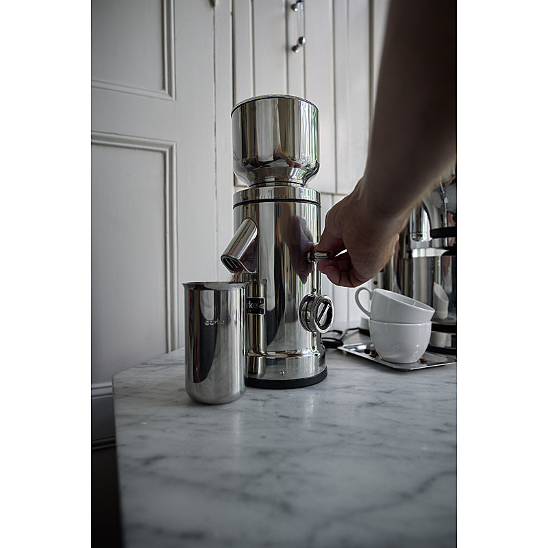 Aarke Kaffeemühle aus Edelstahl mit konischem Mahlwerk und Glasbehälter