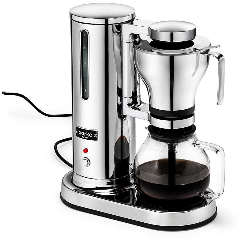 Aarke Filterkaffeemaschine aus Edelstahl mit Glaskanne und minimalistischem Design