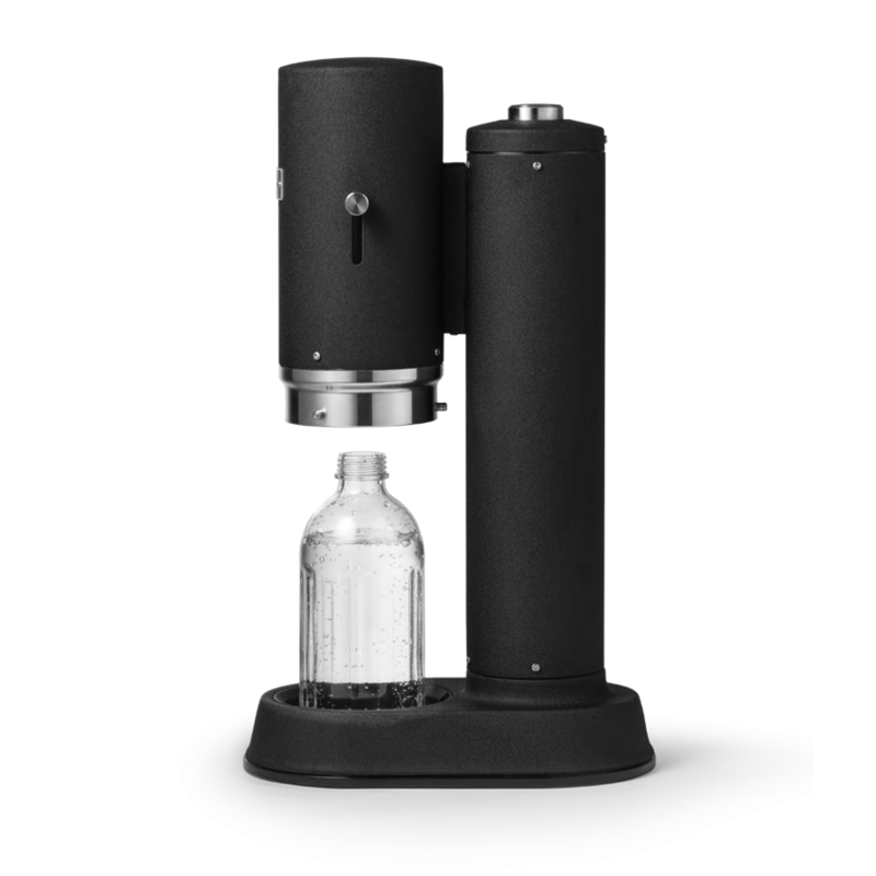 Aarke Carbonator Pro Wassersprudler in Schwarz mit Glasflasche