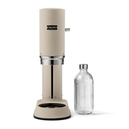 Aarke Carbonator Pro Wassersprudler in Sand-Optik mit Glasflasche