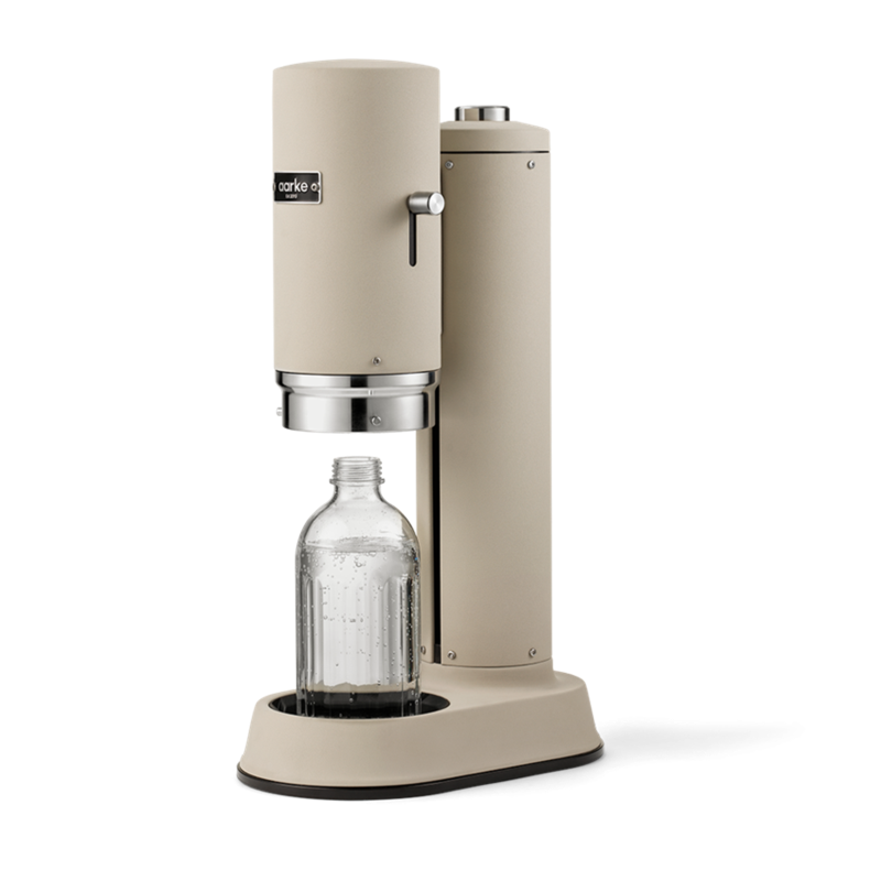 Aarke Carbonator Pro Wassersprudler in Sand-Optik mit Glasflasche
