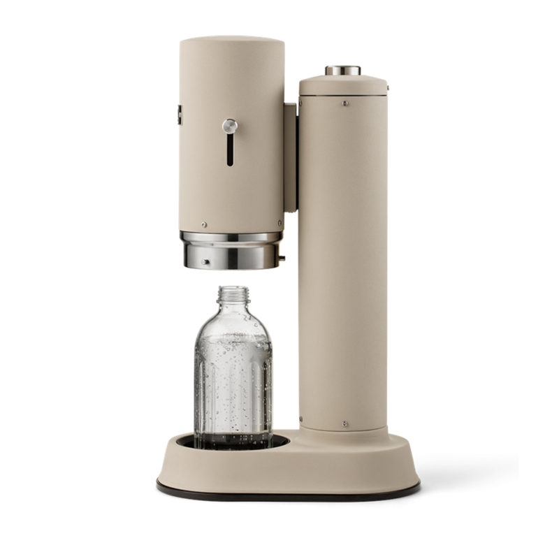 Aarke Carbonator Pro Wassersprudler in Sand-Optik mit Glasflasche
