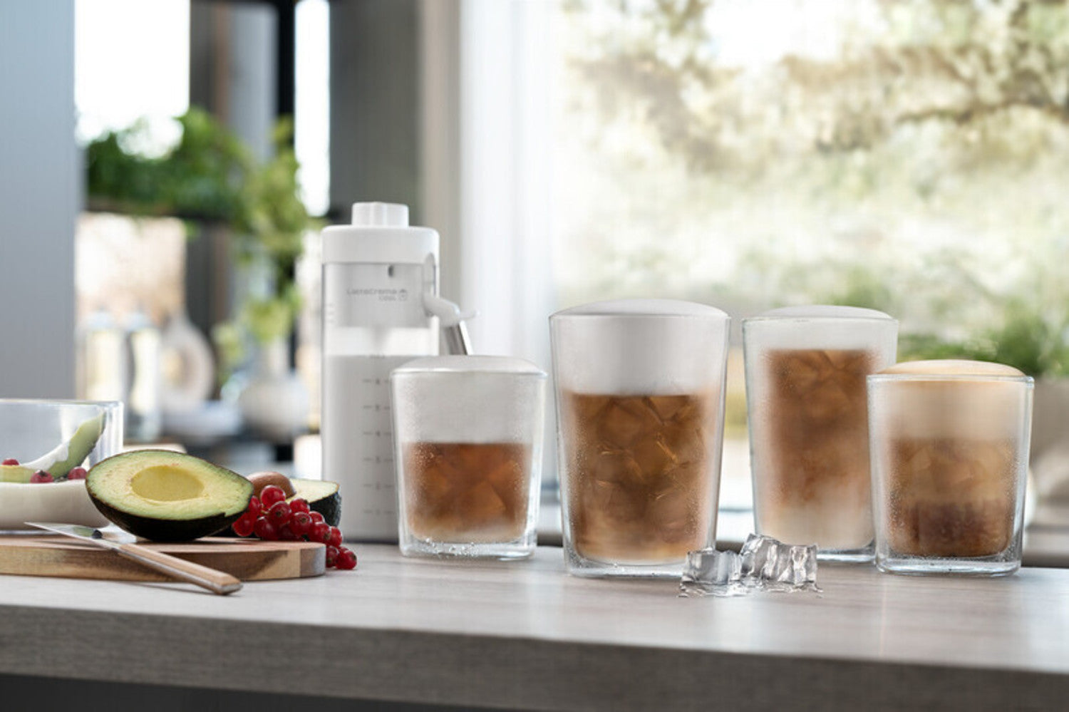 De'Longhi Eletta Explore Kaffeevollautomat in Titan mit TFT-Touchdisplay
