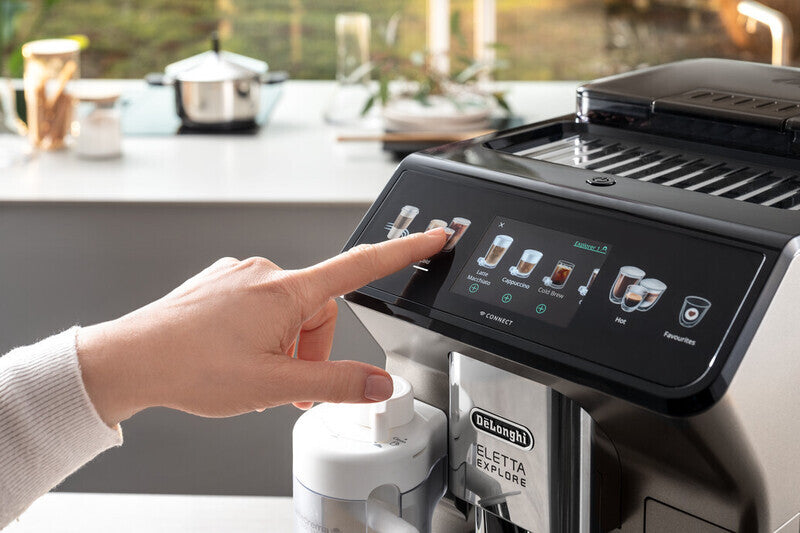 De'Longhi Eletta Explore Kaffeevollautomat in Titan mit TFT-Touchdisplay