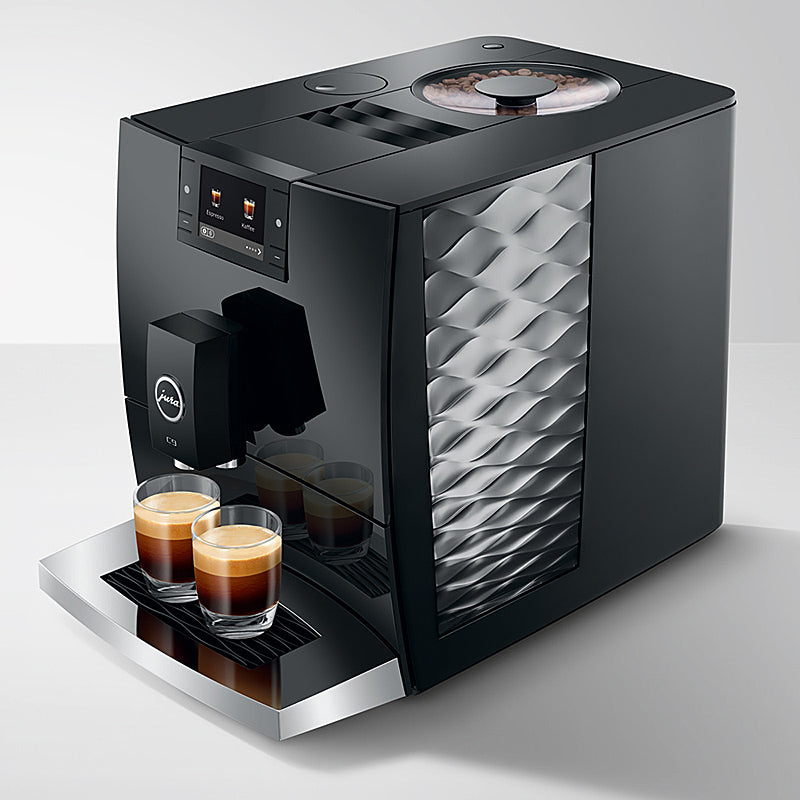 JURA C9 Kaffeevollautomat Piano Black mit 2,8" Farbdisplay und kompaktem Design