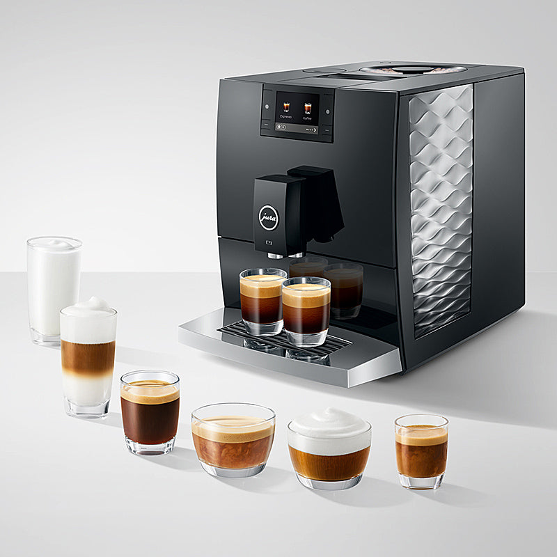 JURA C9 Kaffeevollautomat Piano Black mit 2,8" Farbdisplay und kompaktem Design