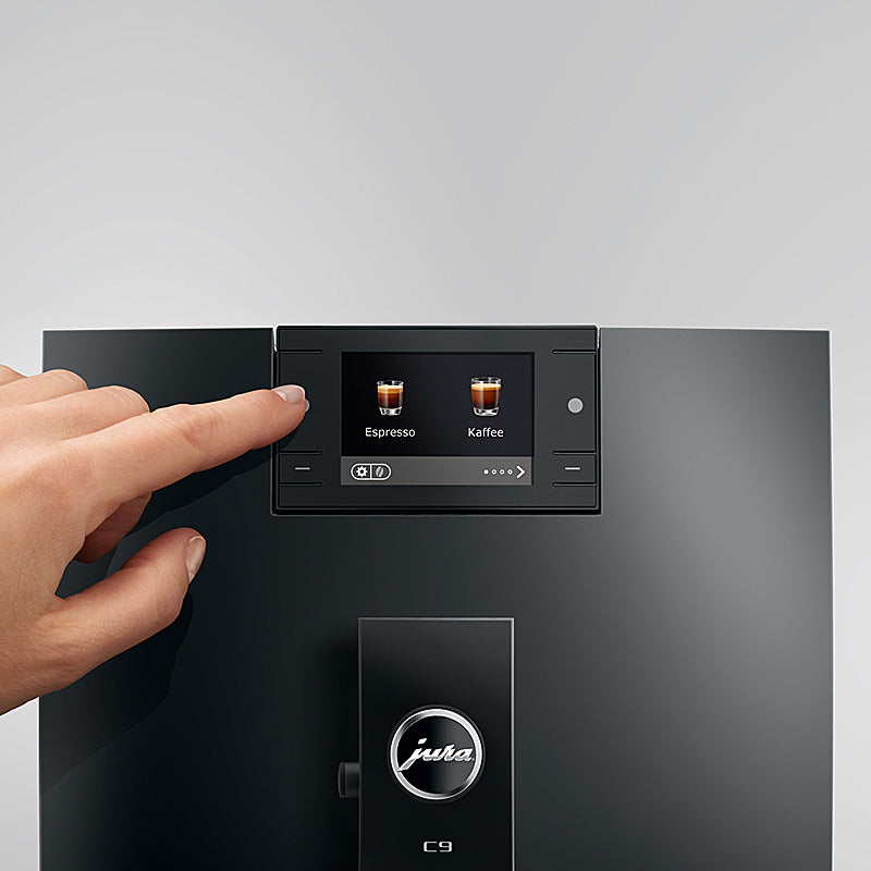 JURA C9 Kaffeevollautomat Piano Black mit 2,8" Farbdisplay und kompaktem Design